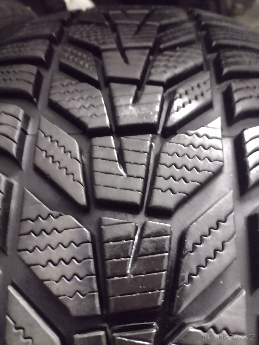 Prodám 215/60R17 96 H - 3