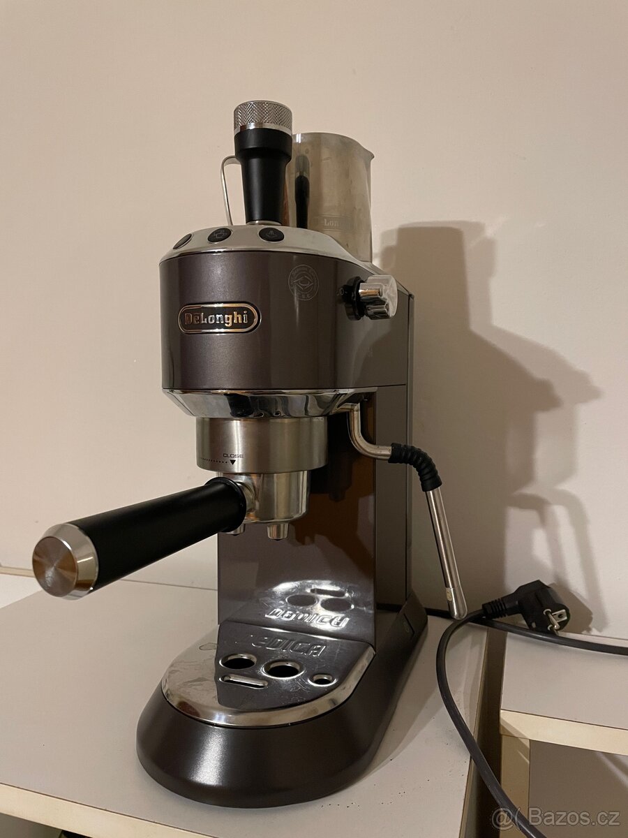 kávovar De’Longhi Dedica Arte EC 885.BG. - 3