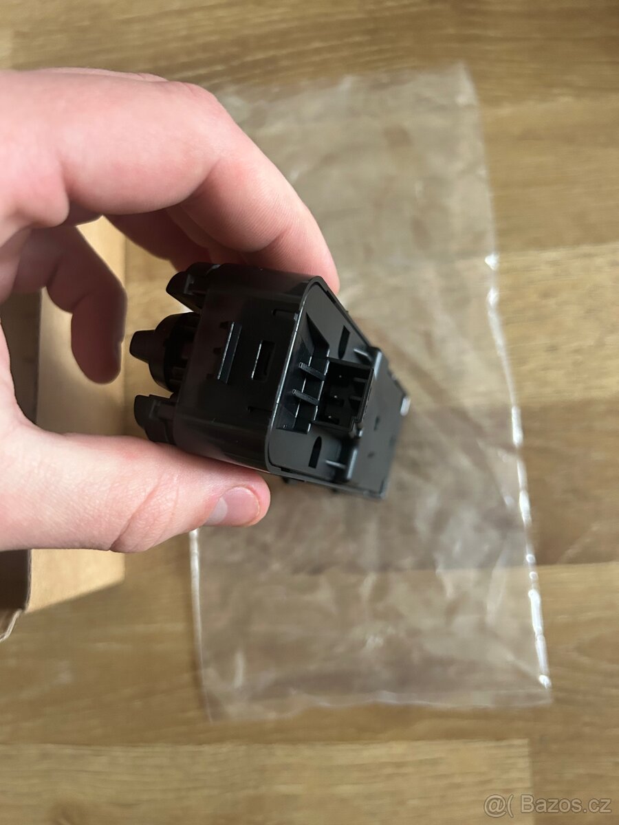 levý přední elektrický stahovač oken VOLVO - 3