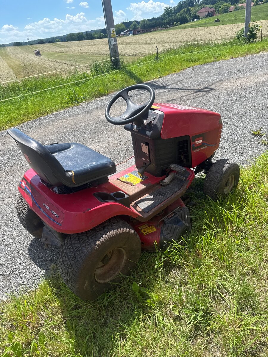 Prodám zahradní traktor TORO - 3