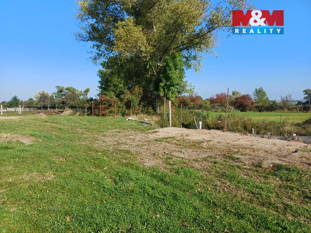 Prodej pozemku k bydlení v Roveňsku - Holice - 3