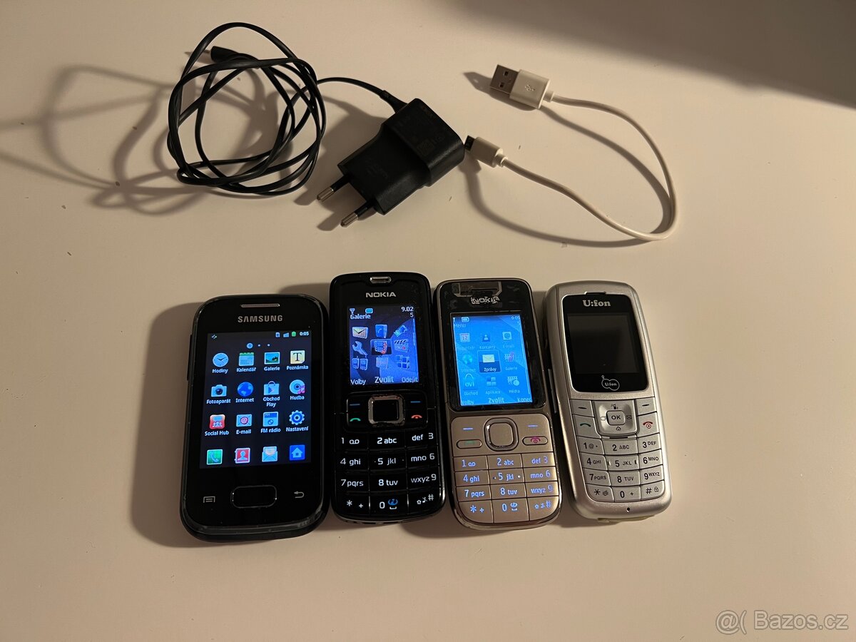 4x Mobily Telefony, pro sbiratele, Nokia, Samsung - 3