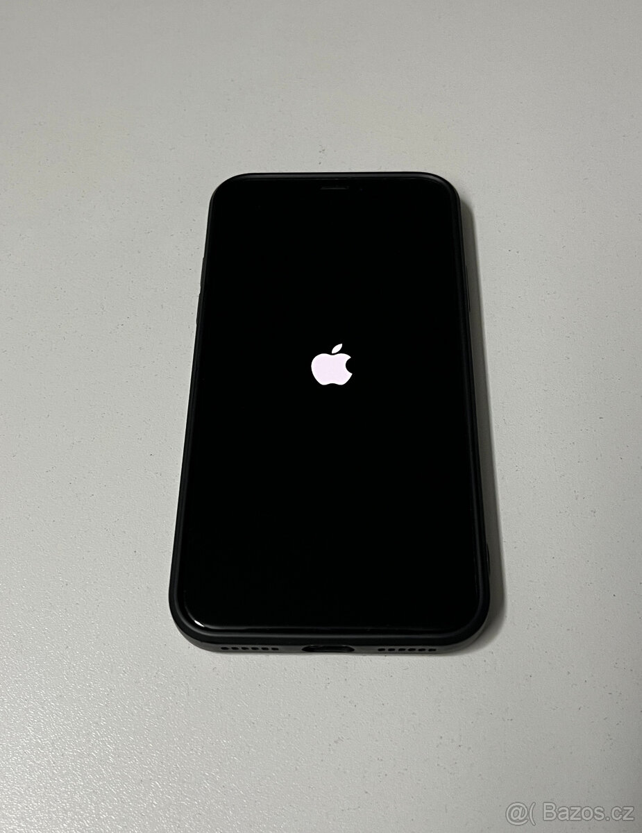 Apple iPhone X 64GB černý - 3