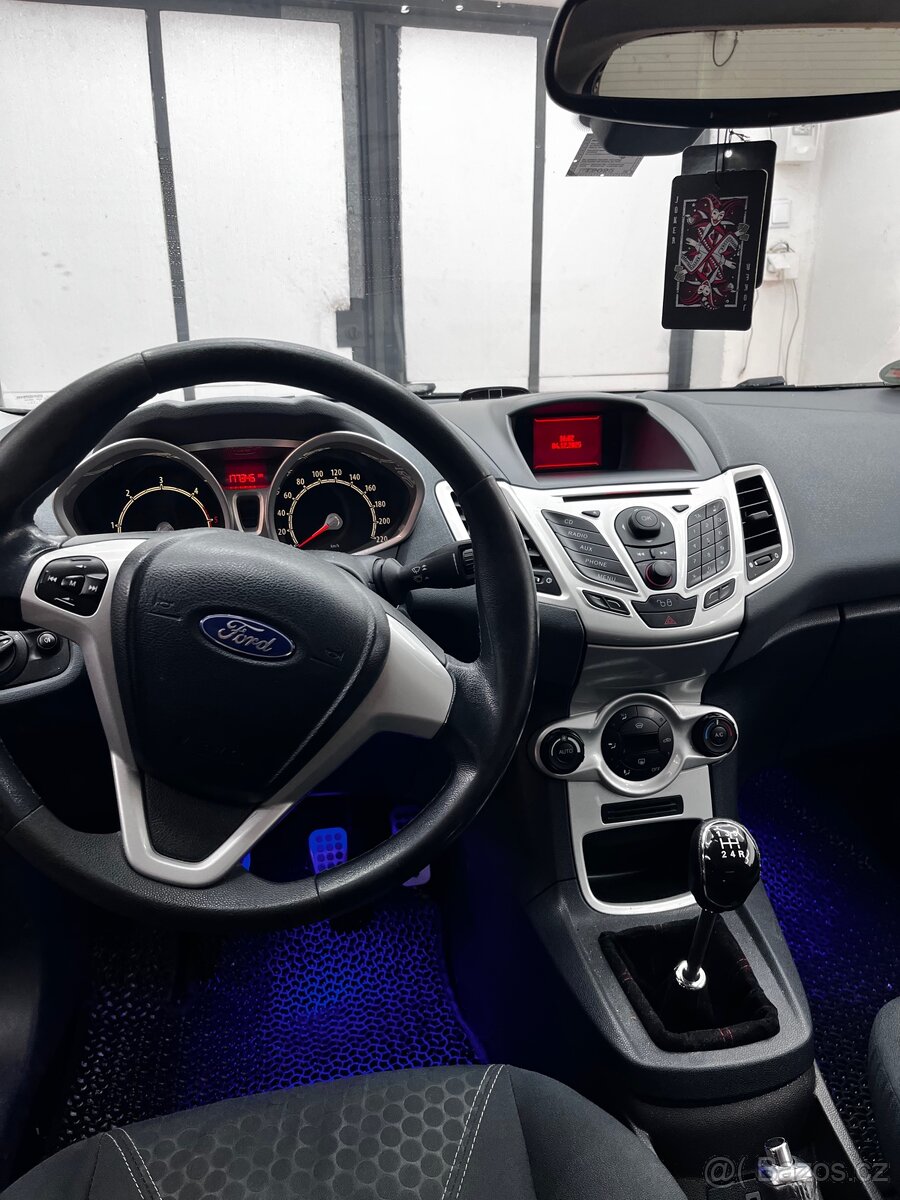 Ford Fiesta 1.6 tdci ,rok výroby 2009, najeto 178.000km - 3