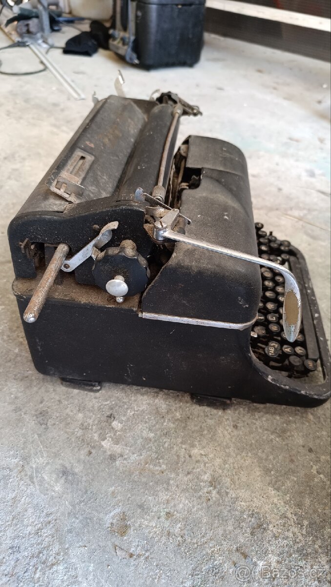 Psací stroj 500,- - 3