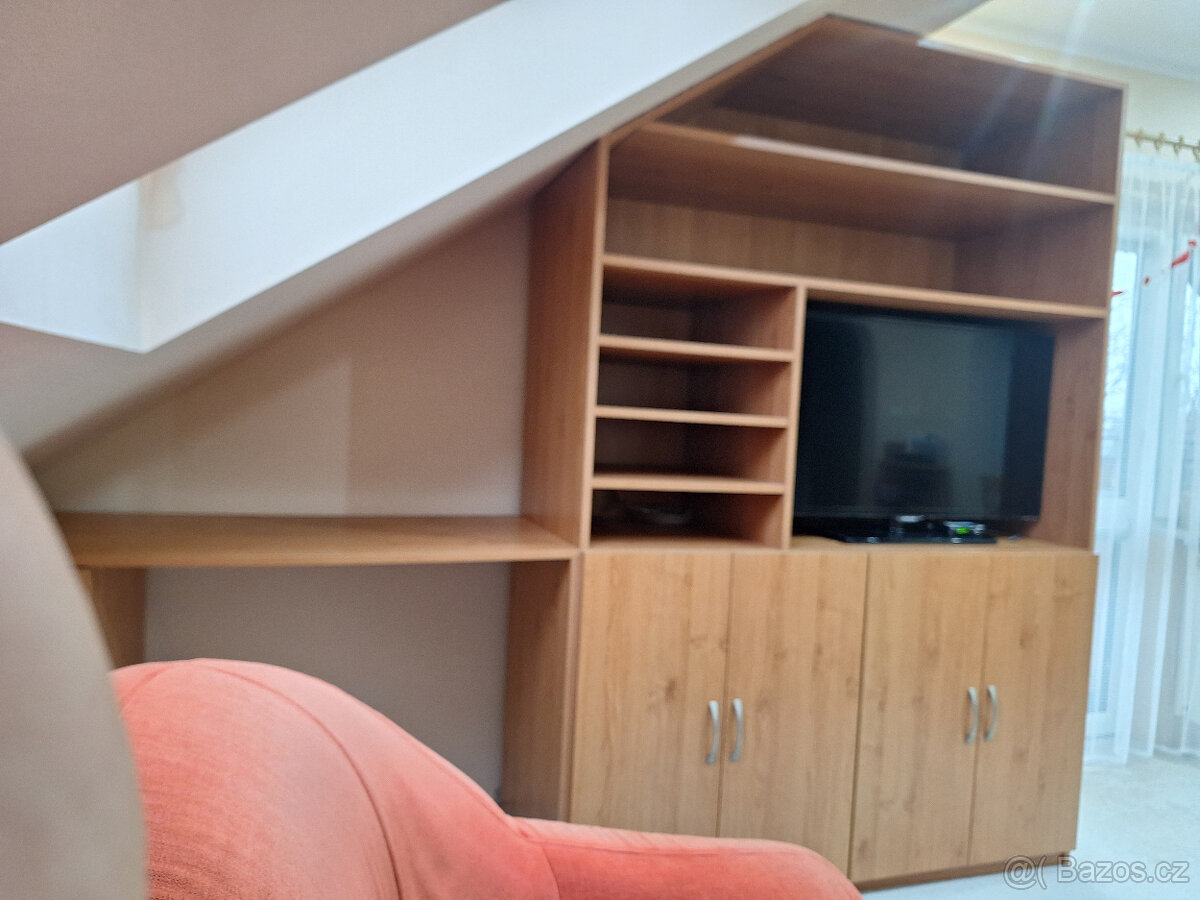 Stěna do obývacího pokoje s PC stolkem. - 3