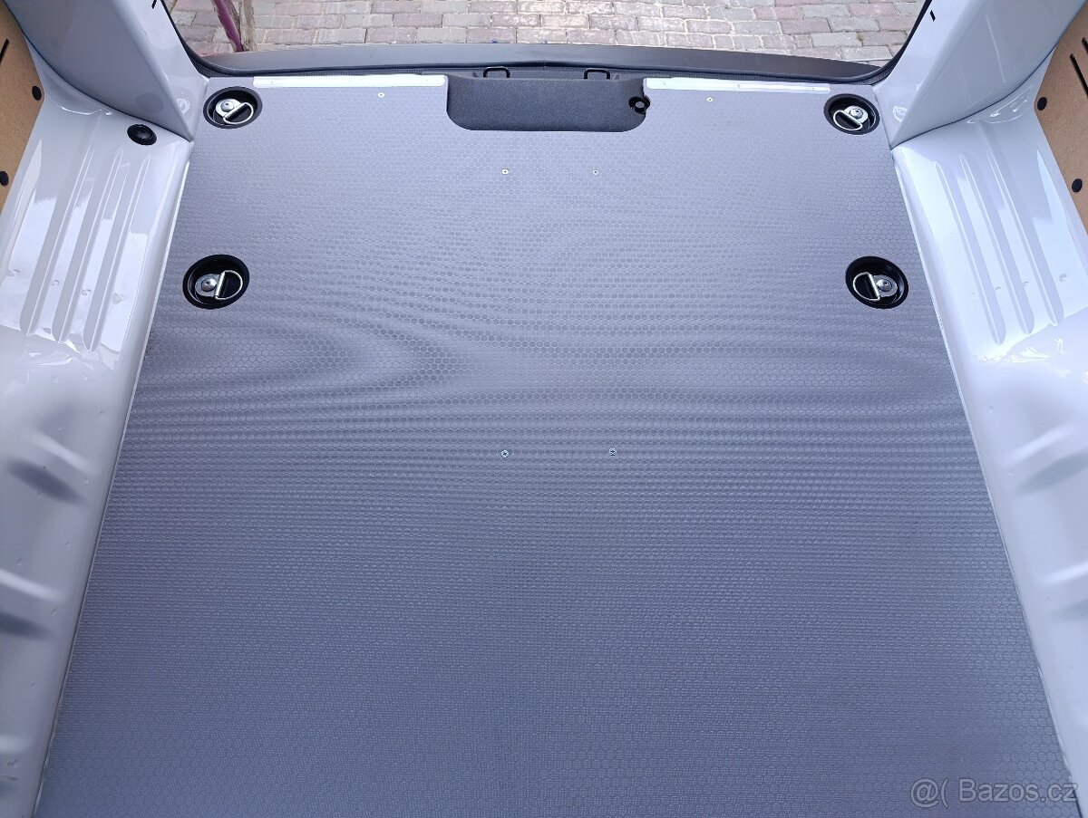 Podlaha dodávky - 3