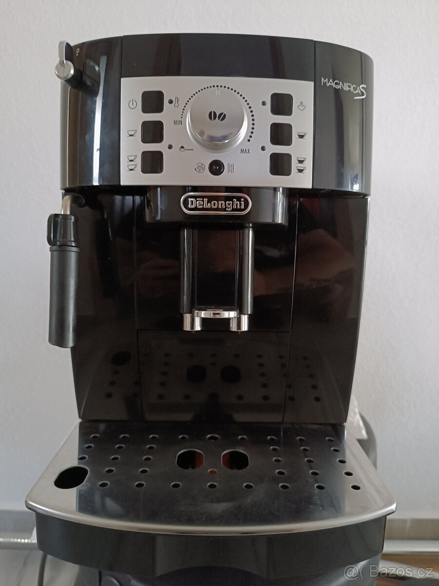 Kávovar Delonghi magnifica S - 3