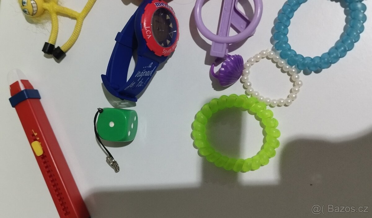 Mix hracek, hodinky,magmák - 3
