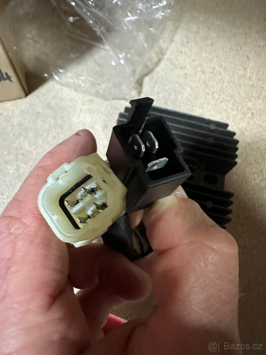 Regulátor dobíjení Suzuki VX 800 VZ 800 Marauder - 3