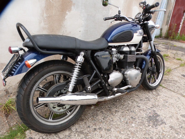 Triumph Bonneville - 3