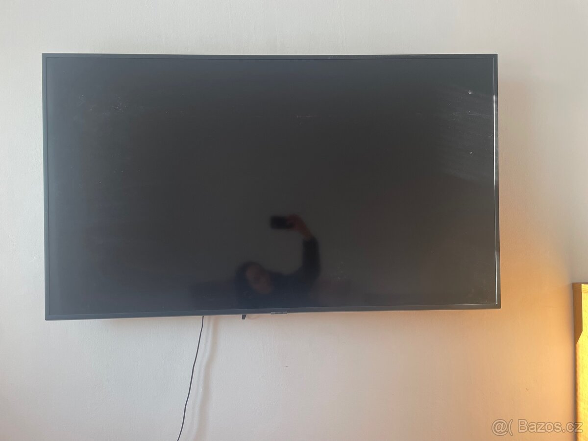 Samsung 55” 4K TV UHD HDR - 3