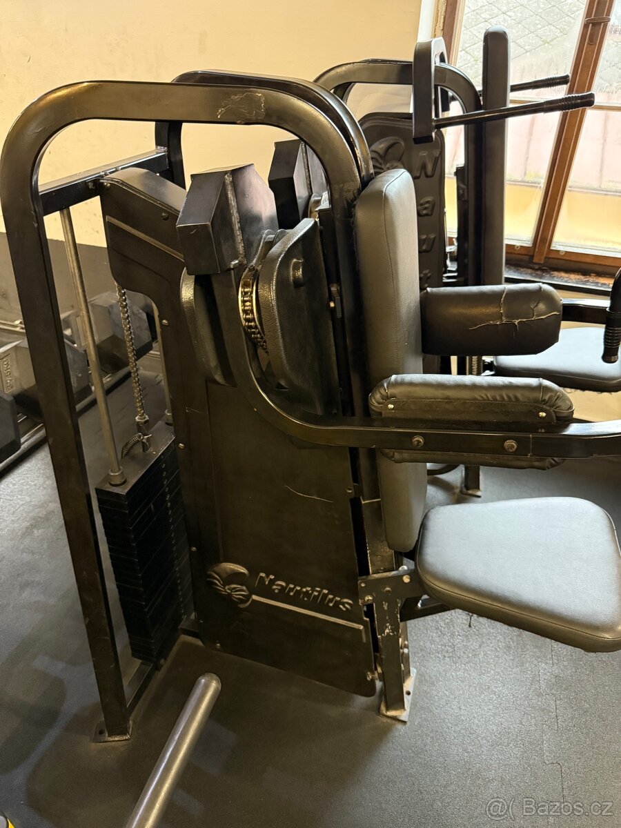 Posilovací stroje Ramena - 3