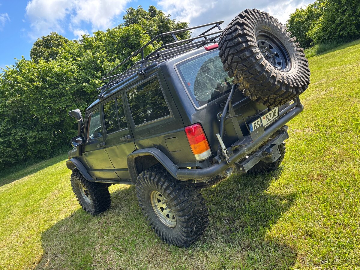Jeep cherokee xj 4,0 manuál LPG