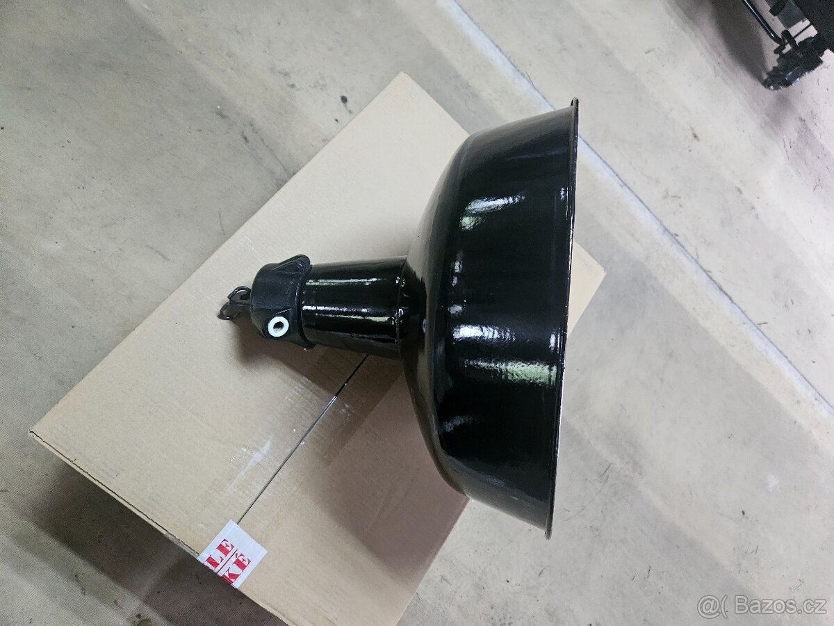 Tovární fabricka stará lampa. - 3
