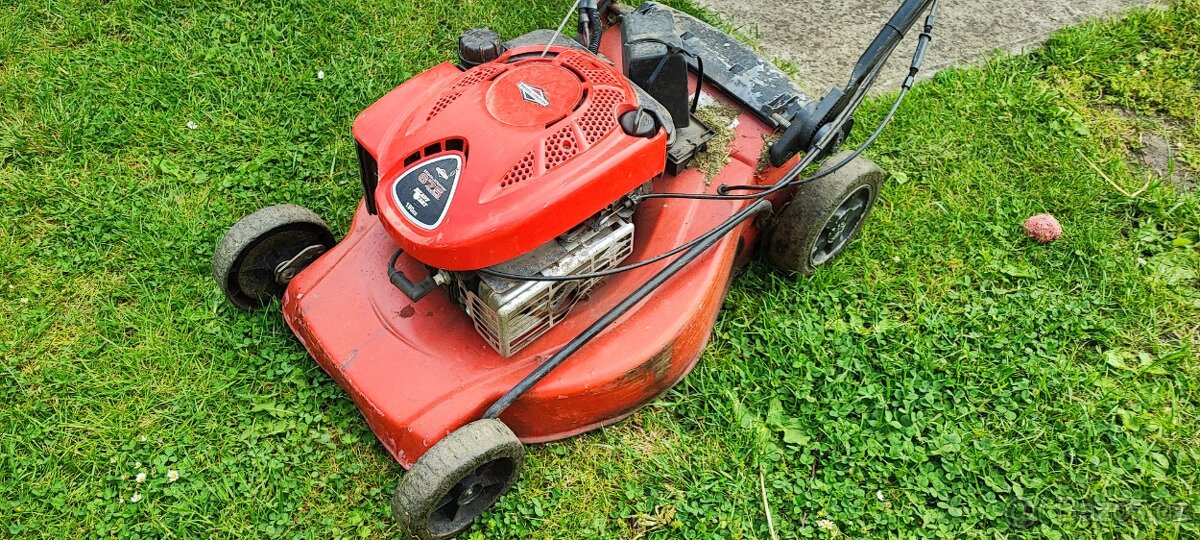 Sekačka se startováním a velmi silným motorem - 3