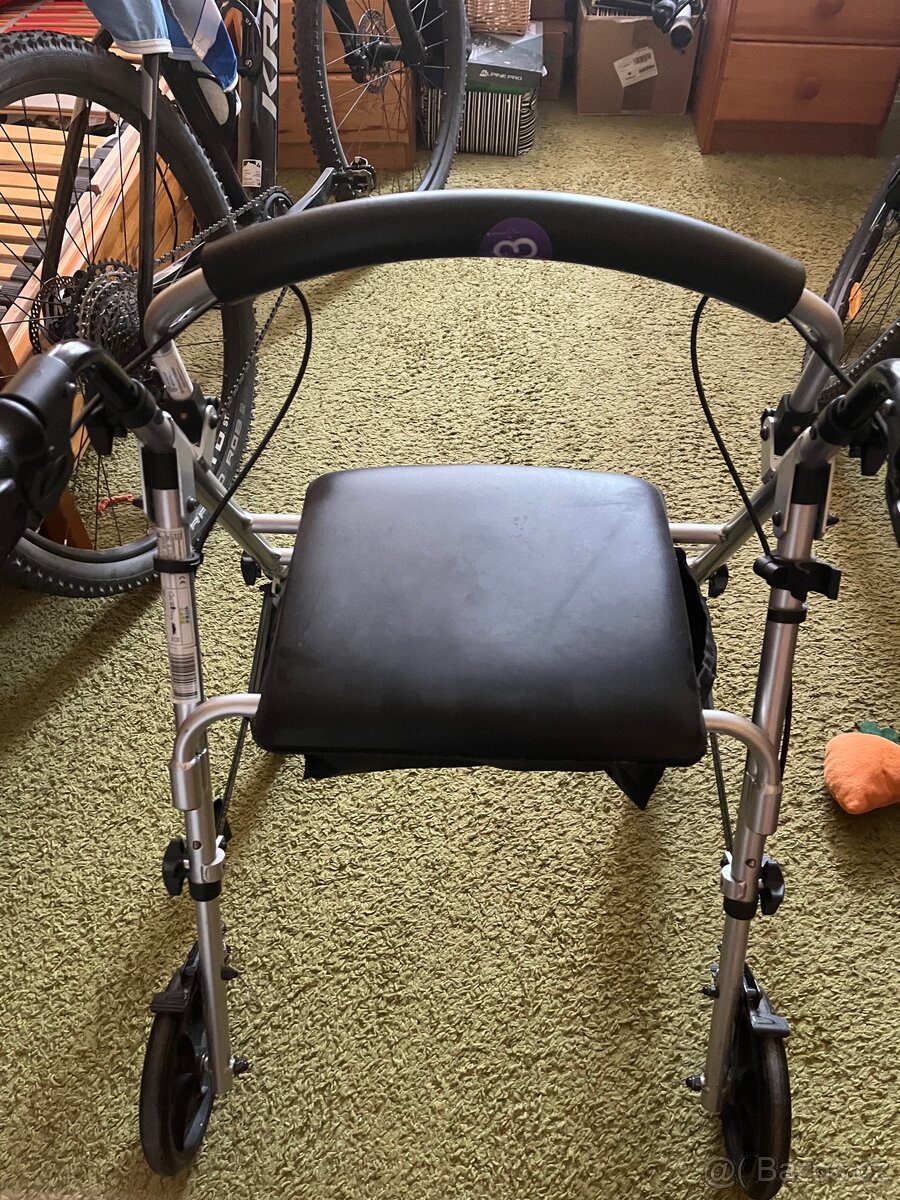 Prodej invalidního chodítka - 3