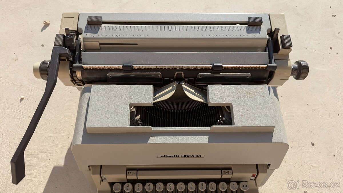 Psací stroj Olivetti Linea 98 - 3