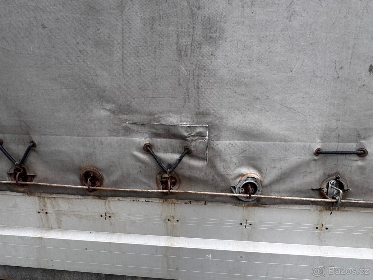 Nákladní přívěs s plachtou - 3