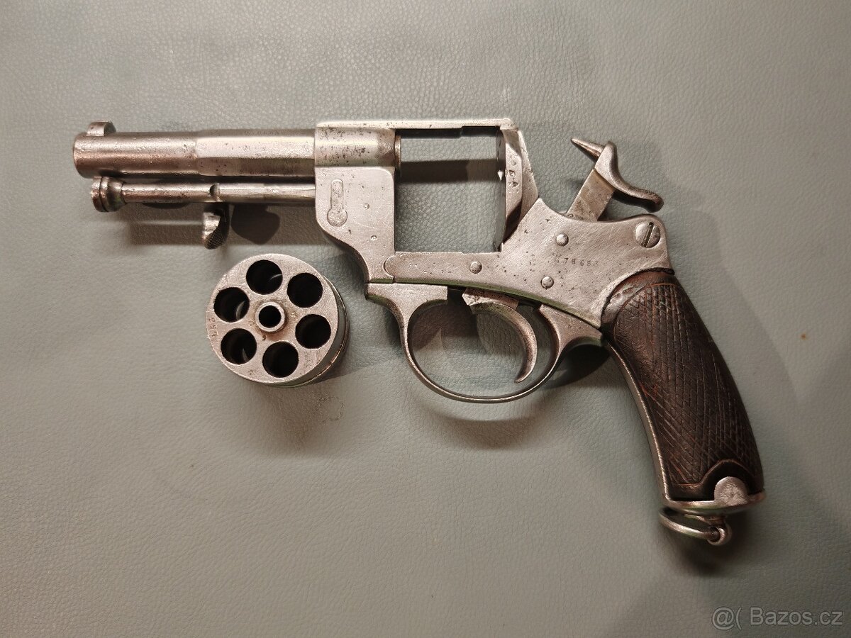 Revolver historický 1890 - 3