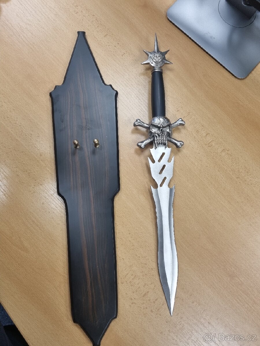 Meč/dýka s lebkou a podkladovou deskou - 3
