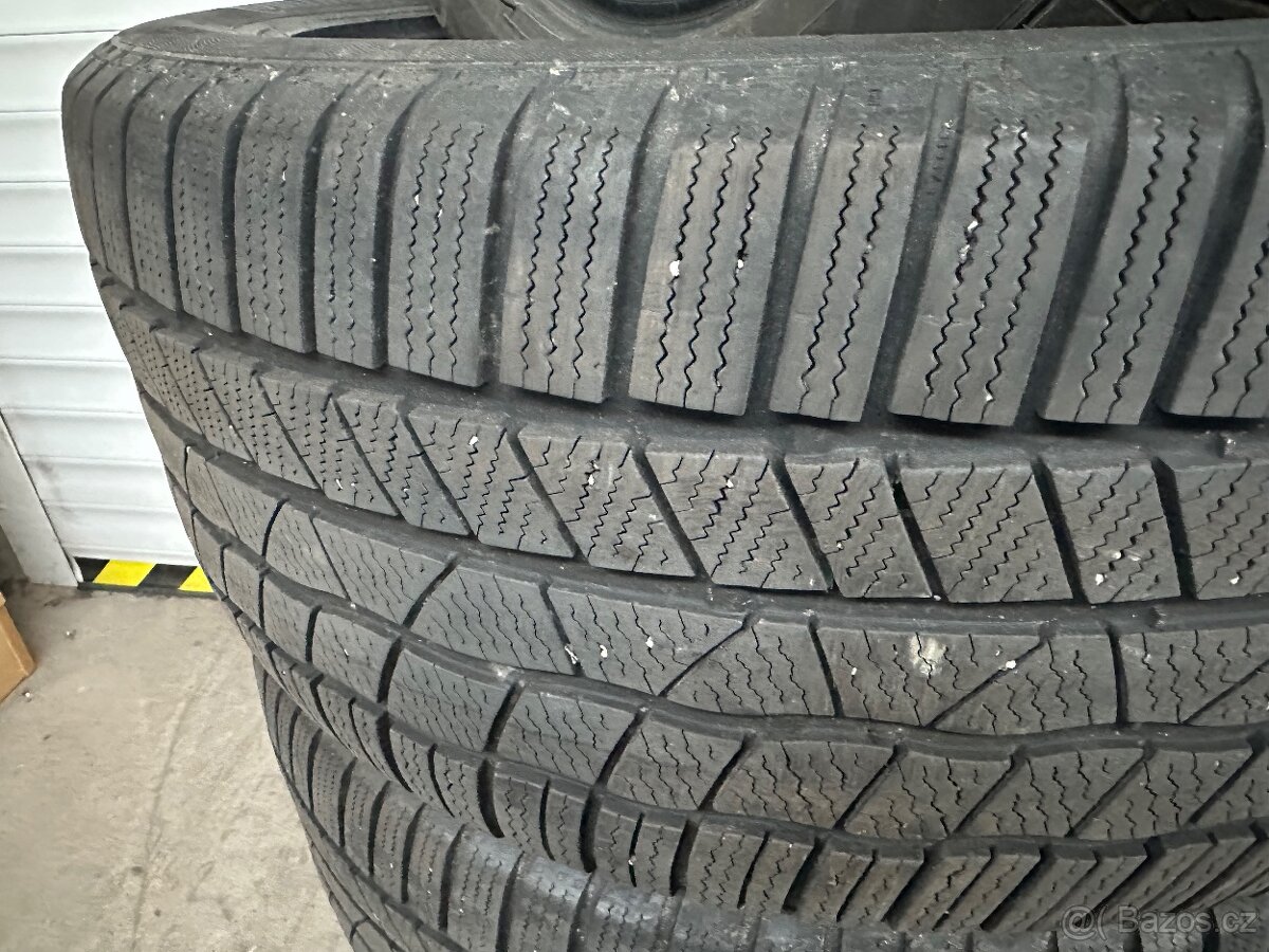 Continental ContiWinterContact 285/45R20 - 3