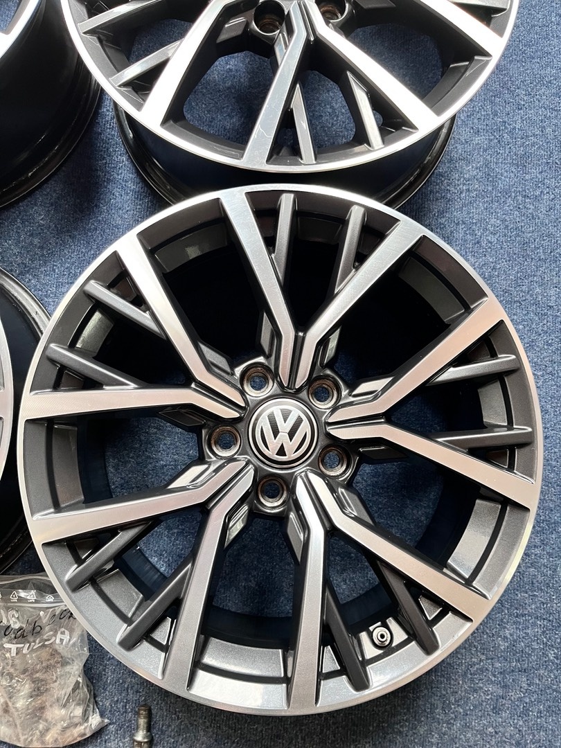 5x112 R17 VW Tiguan / Tulsa - originál Alu + šrouby - 3