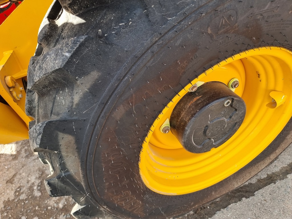 JCB 540-140 klimatizace, vyrovnávání Sway, hydraulické vidle - 3