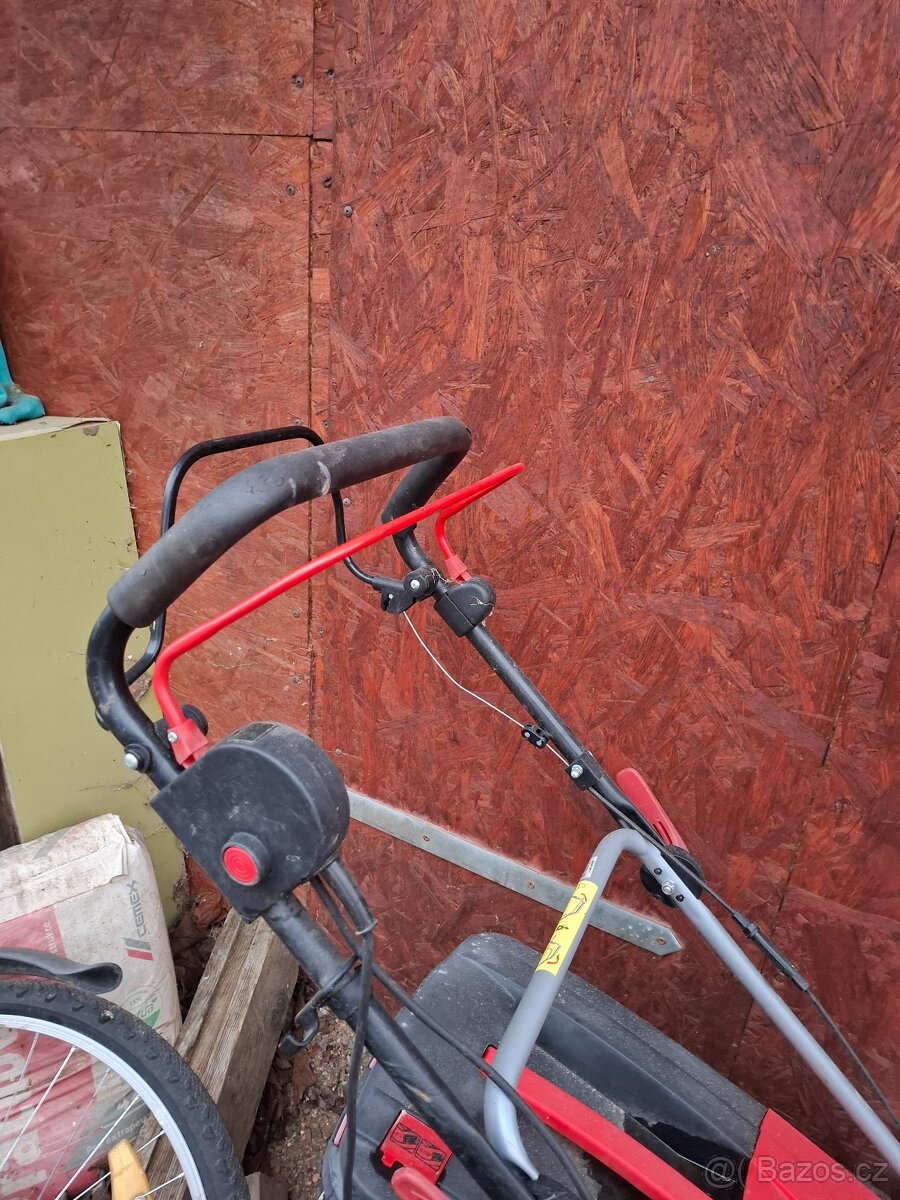 Sekačka Hecht 1805 S, poškozená osa motoru - 3