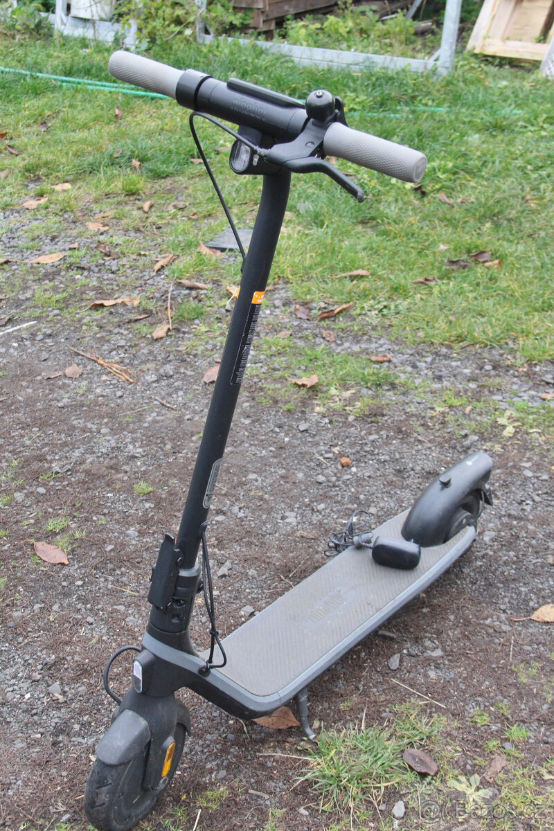 Elektrická koloběžka Ninebot KickScooter E2 - 3