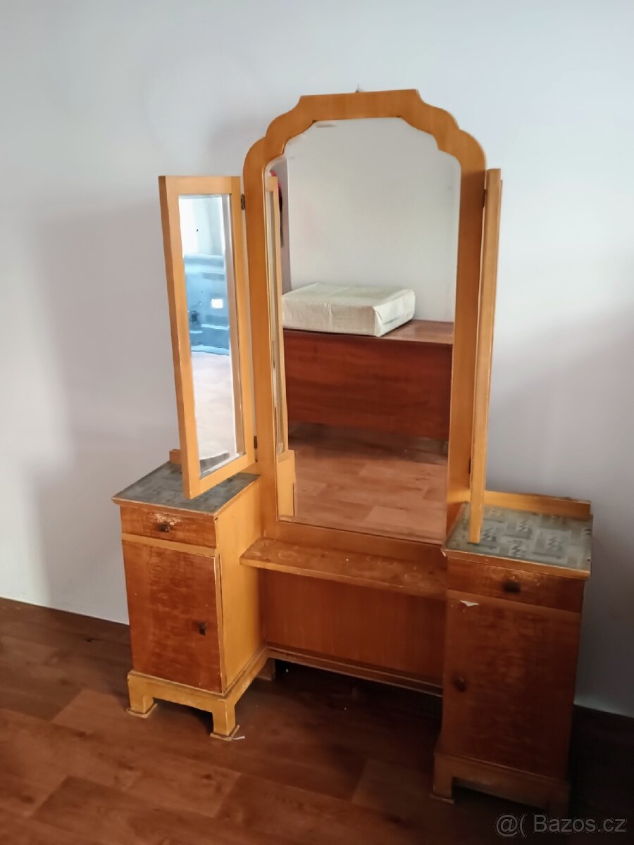 Starožitný toaletní stolek. - 3
