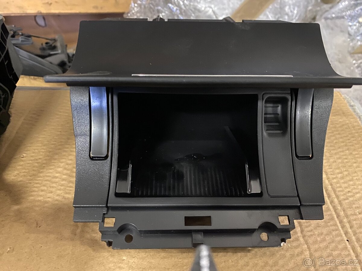 škoda octavia 2 středový výdech topeni 1Z0820951+ popelniky - 3