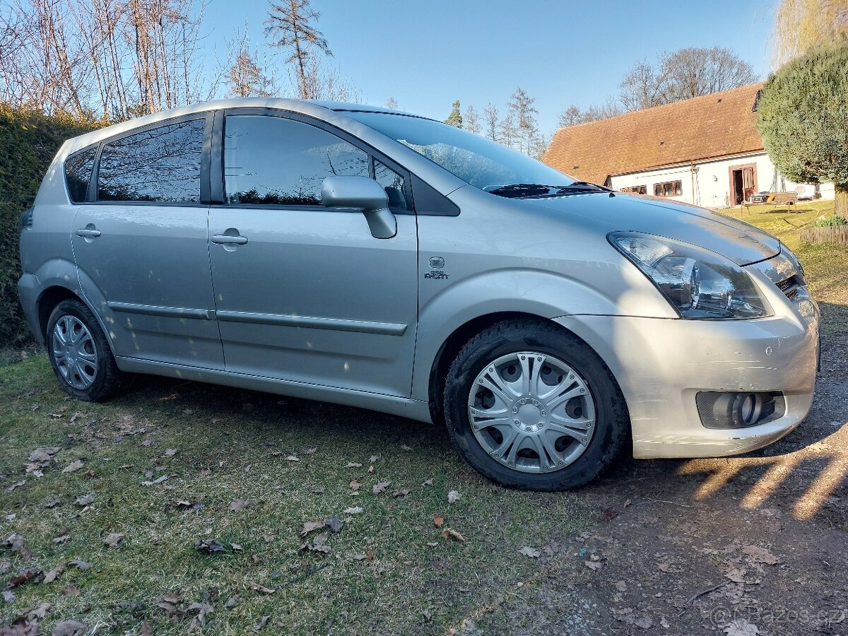 Toyota Corolla Verso, 7 míst - 3