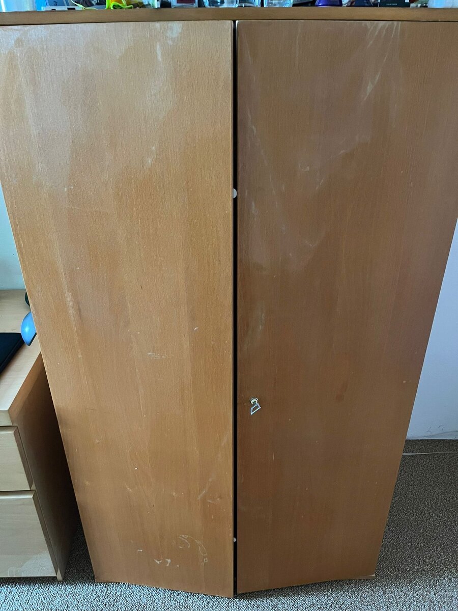 Prodám dřevěnou skříň - 3