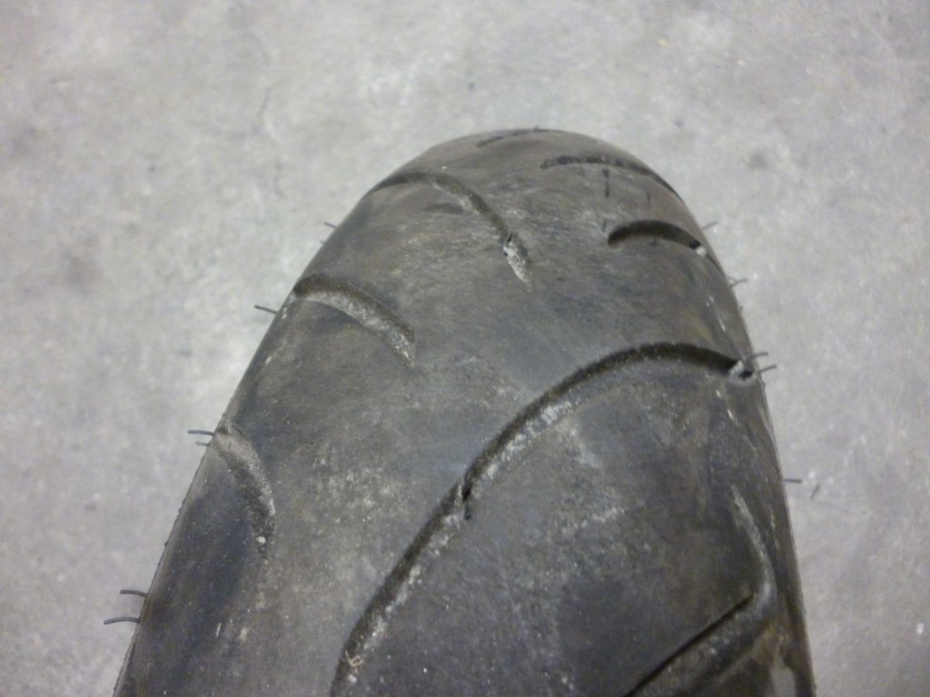 Aprilia Scarabeo 500. Zadní kolo. Od 2003 - 3