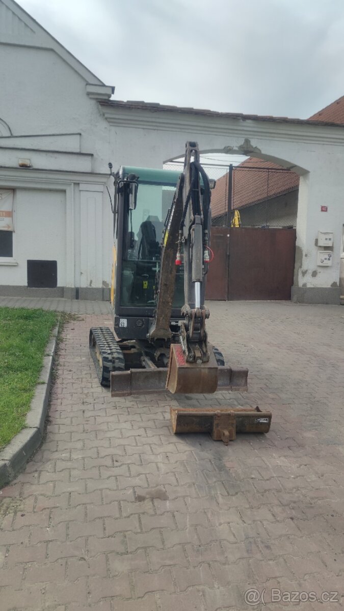 Pásový Minibagr Volvo EC18D - 3