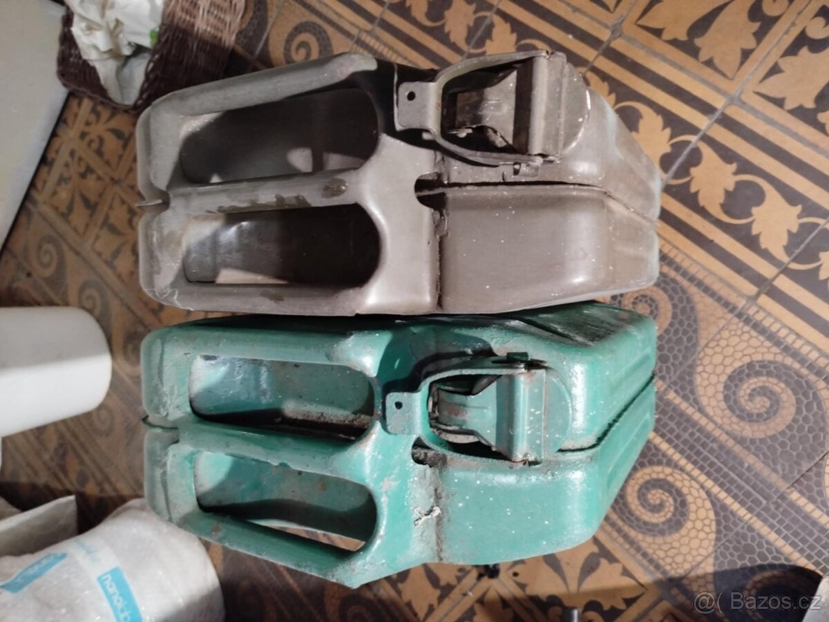 Kovové kanystry 20 l - 3