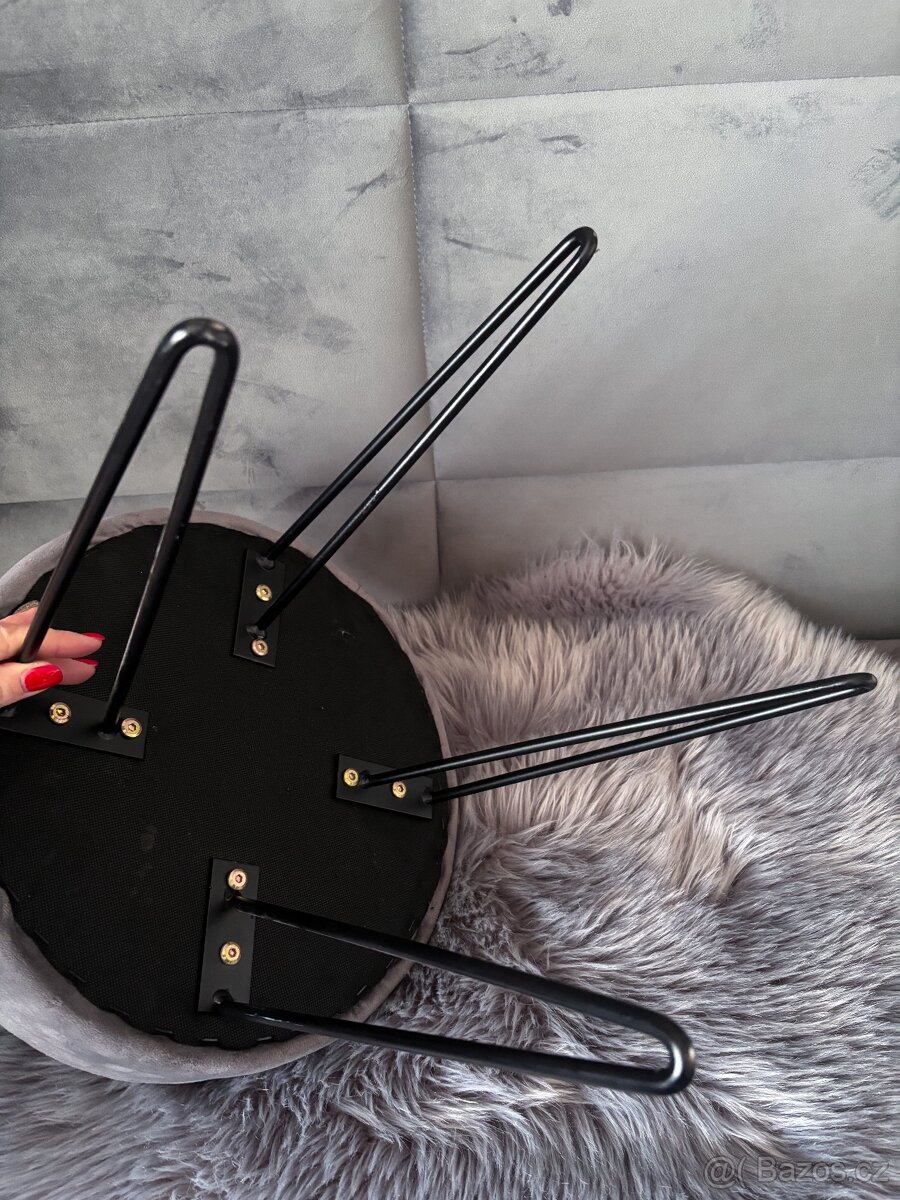 Čalouněný taburet - 3