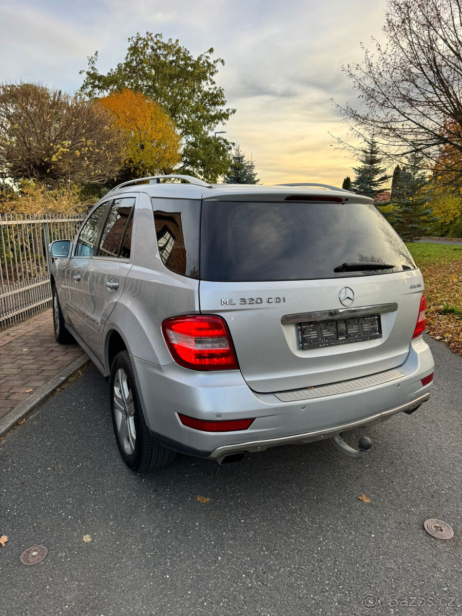 Mercedes-Benz ML 320 CDI AMG Offroad paket, 2010 – Facelift - 3