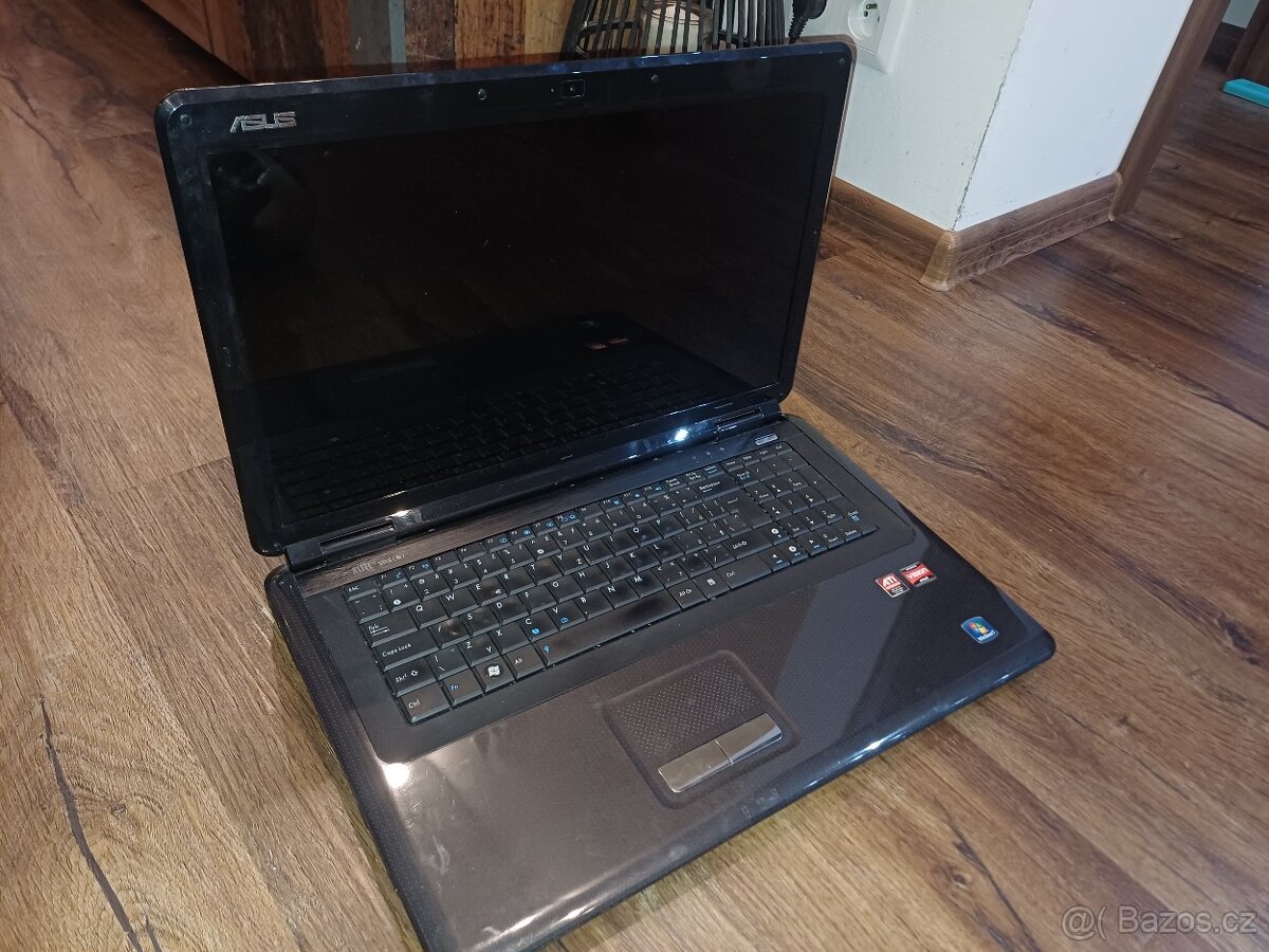 Prodám 3x notebook - 3