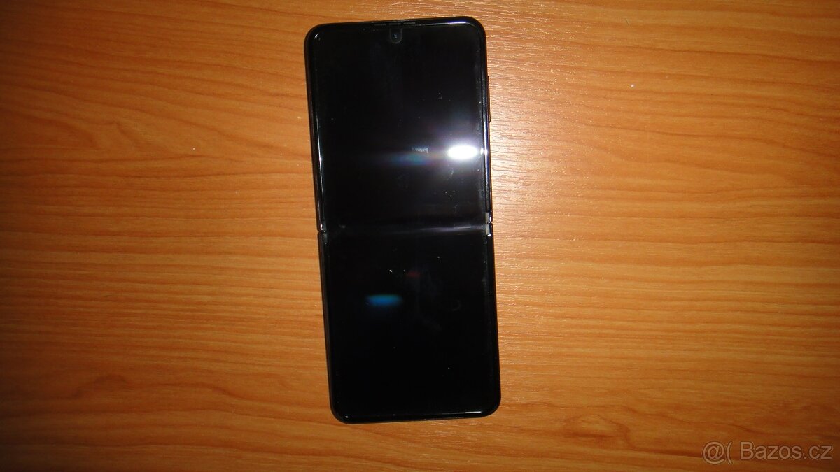 Samsung Galaxy Flip 4 - 3