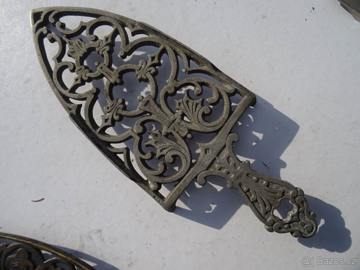 Staré podložky pod žehličky . - 3