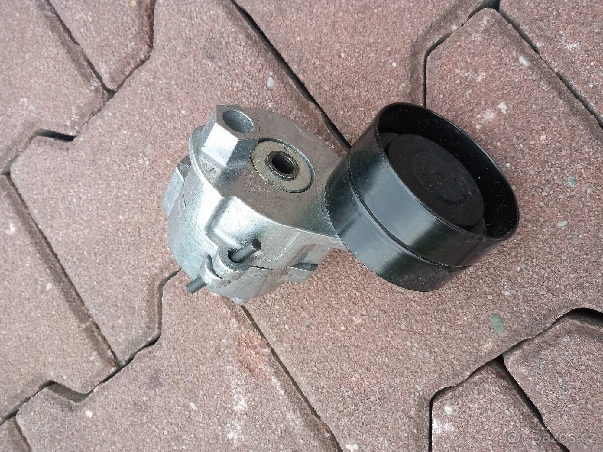 Napínací kladka Volvo, cummins - 3