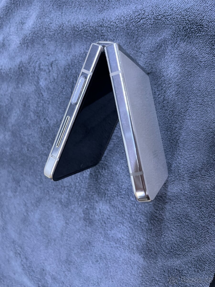 Samsung Galaxy Z Flip 5 - 3