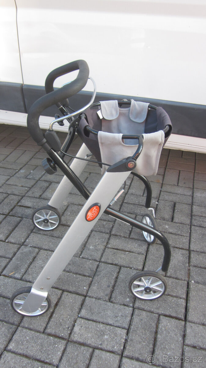 CHODITKO PRO SENIORY TCARE - 3