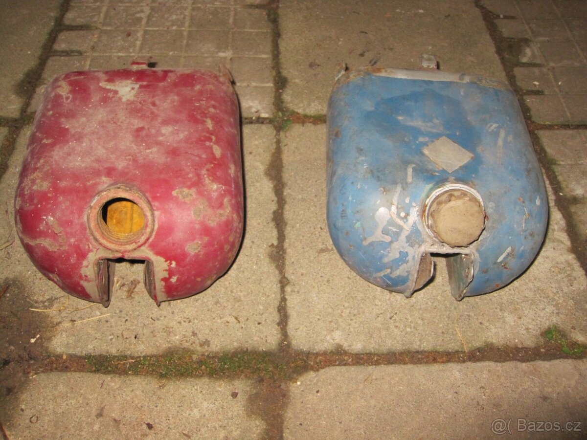 dvě nádrže na Jawa pařež 555;05 - 3