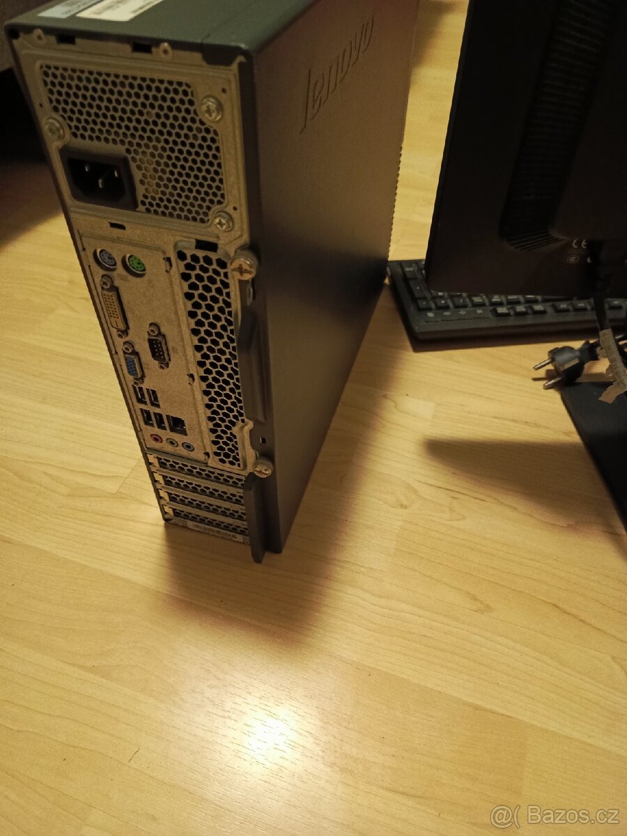 Monitor+počítač - 3