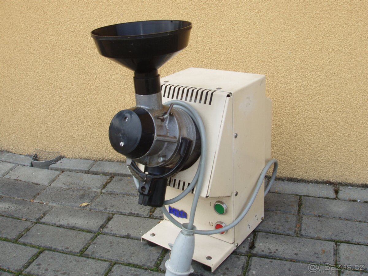 MLÝNEK NA CELOZRNNOU MOUKU /obilí / 380 V( dalamánky,chleba. - 3