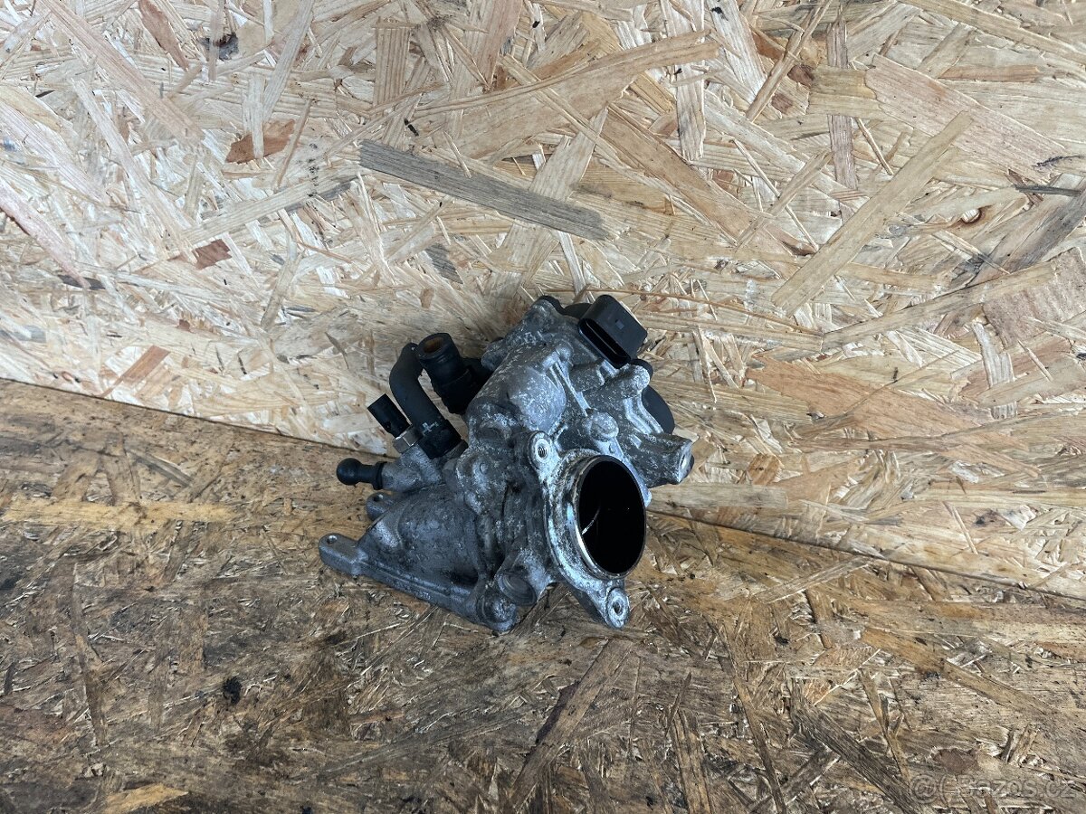 KOMPLETNÍ ŠKRTÍCÍ KLADKA 1.6 TDI 88KW DCXA 04L128059AA - 3