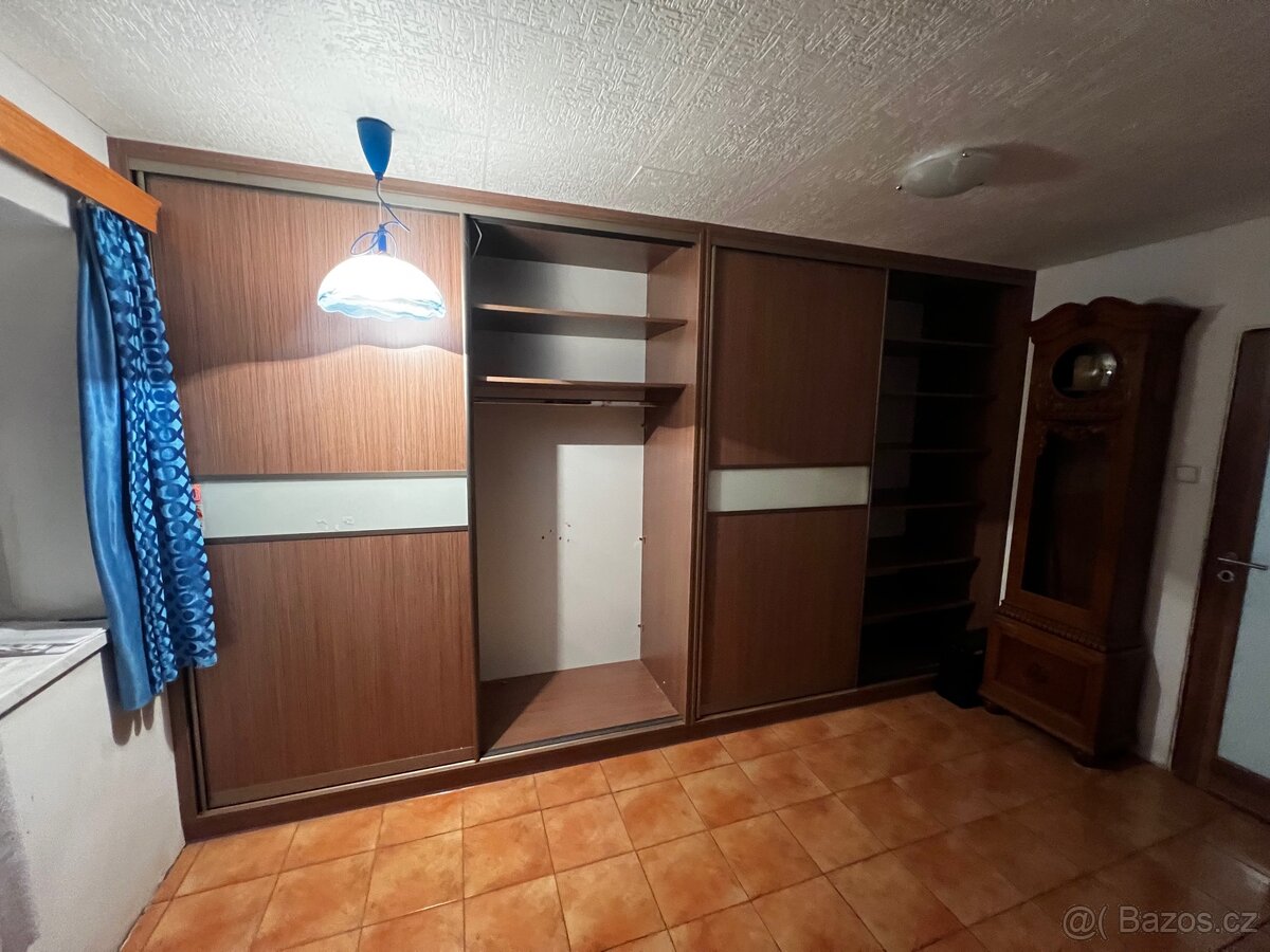 Šatní skříň - 3